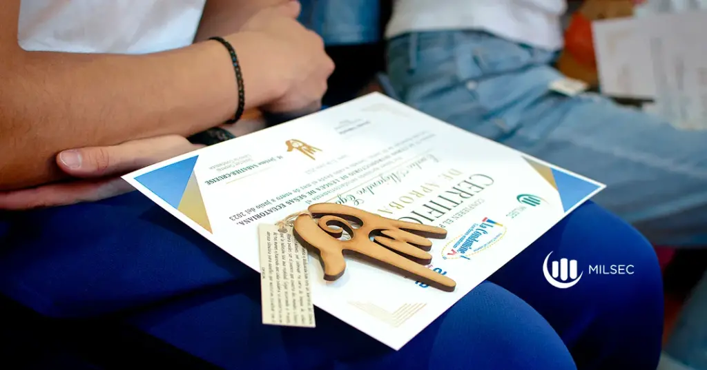 Participantes durante una actividad de formación en Lengua de Señas Ecuatoriana