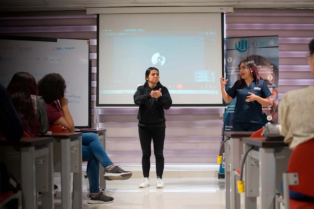 Servicio profesional de interpretación en Lengua de Señas Ecuatoriana